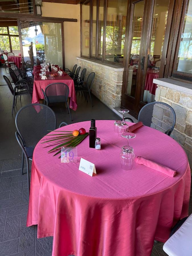 Hotel Tetto Delle Marche - Ristorante Dei Conti Чинголі Екстер'єр фото