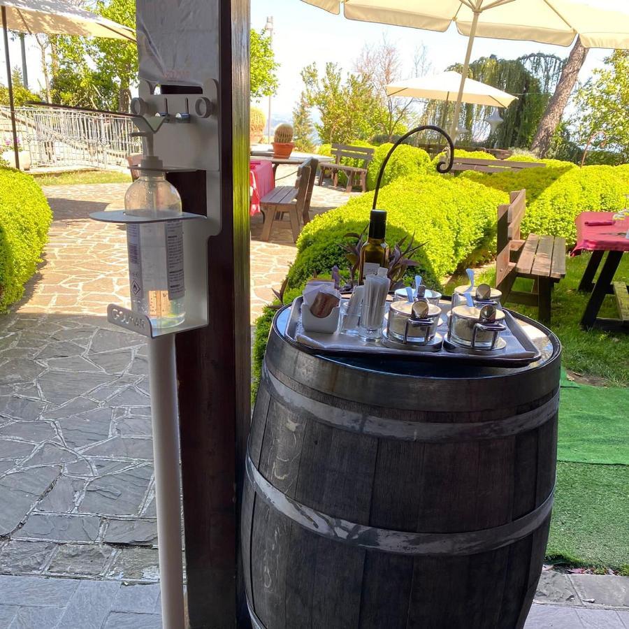 Hotel Tetto Delle Marche - Ristorante Dei Conti Чинголі Екстер'єр фото