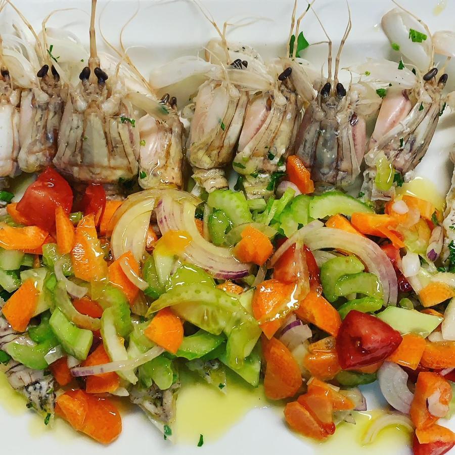 Hotel Tetto Delle Marche - Ristorante Dei Conti Чинголі Екстер'єр фото