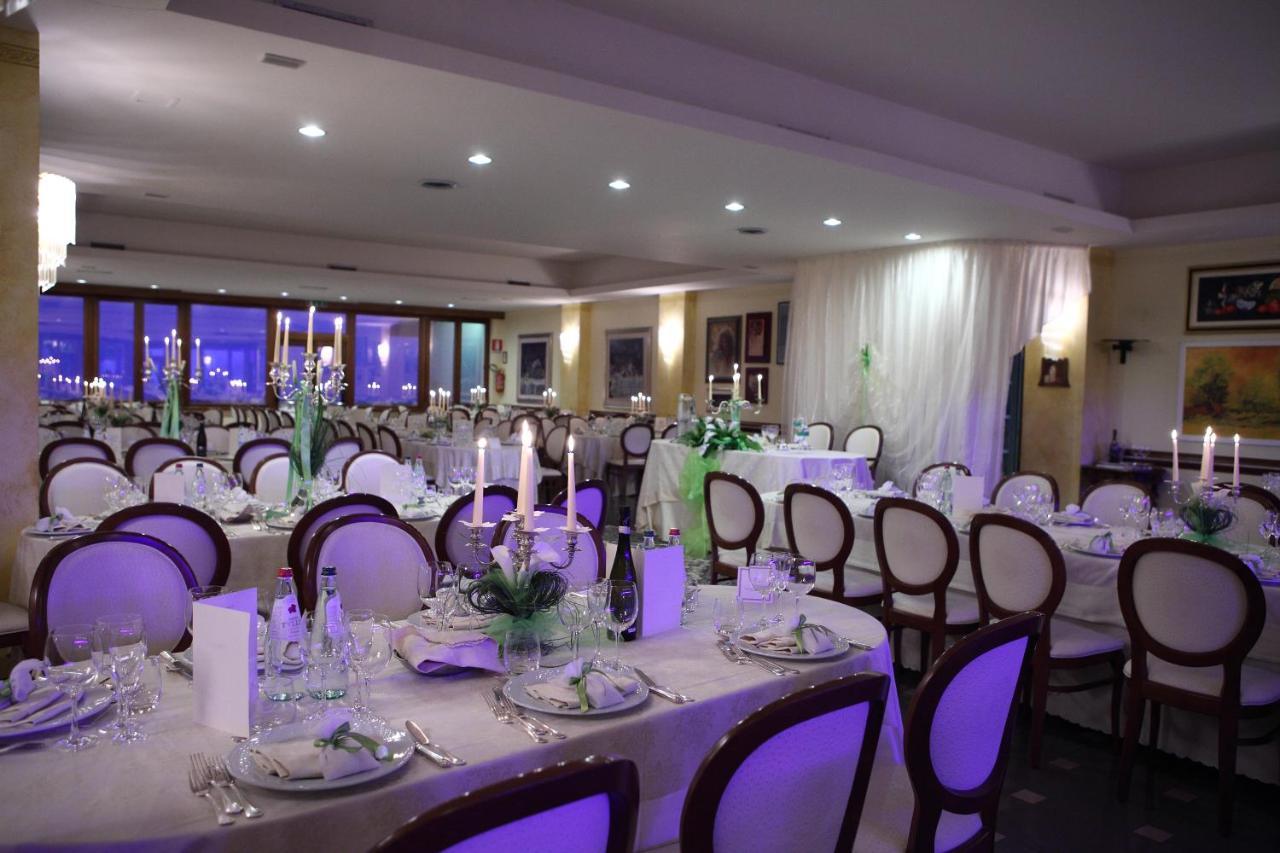 Hotel Tetto Delle Marche - Ristorante Dei Conti Чинголі Екстер'єр фото